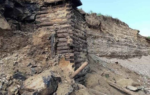 Здание в горе, обнаруженное в селе Зюльзя после наводнения, снова засыпали