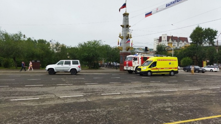 Полиция выезжала на площадь Ленина в Чите из-за забытого в троллейбусе пакета