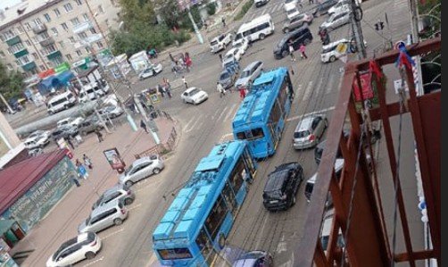 Троллейбусы остановились в центре Читы из-за ДТП с пятью машинами
