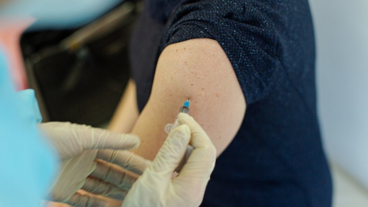 Обязательная вакцинация от COVID-19 позволила привить 73,2% госслужащих в Забайкалье