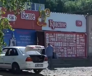 Жители Украинского бульвара в Чите пожаловались на бар около детской площадки