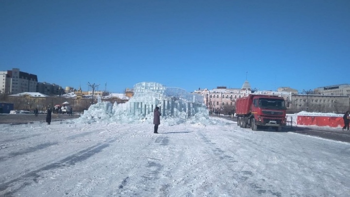 Ледовый городок и ледяные скульптуры убрали с площади Ленина в Чите