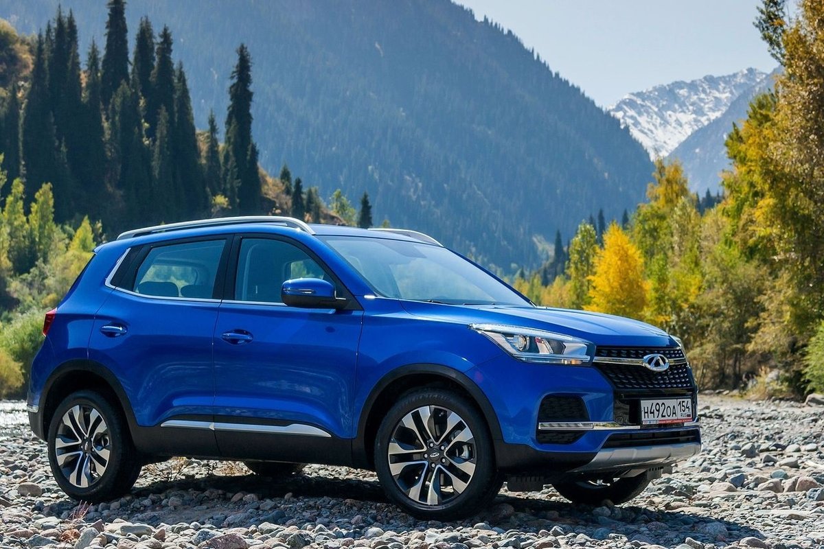 Chery Tiggo 4 — маленький кроссовер, который задавал нижнюю планку цены для чайнакаров. Chery выпускала машины на калининградском «Автоторе», но в разгар пандемии предпочла вернуться к импорту машин из Китая Chery Tiggo 4 — маленький кроссовер, который задавал нижнюю планку цены для чайнакаров. Chery выпускала машины на калининградском «Автоторе», но в разгар пандемии предпочла вернуться к импорту машин из Китая
