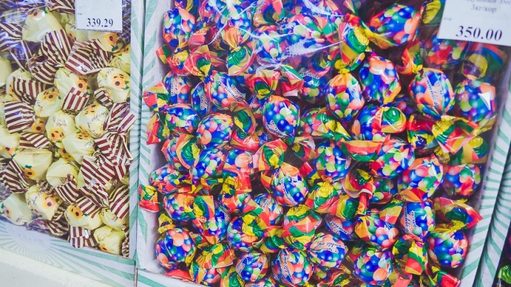 Магазин «Сладкоежка плюс» предложил читинцам конфеты по цене от 80 рублей за килограмм