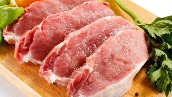 Свинина по 169,9 р./кг, тушёная говядина по 74,9 р. – гипермаркет «Маяк» обновил цены