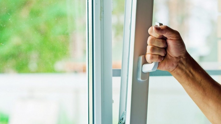 Ультратёплые окна с термометром по цене обычных установит компания «Доступные окна» в Чите