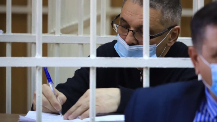 Судья удалила из зала заседаний жену обвиняемого во взятках Кузнецова