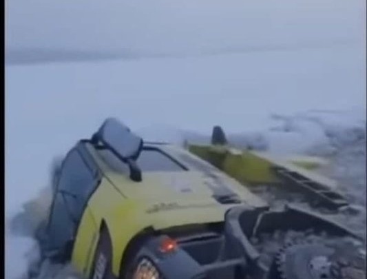 Фура провалилась под лёд на искусственном озере в Забайкалье