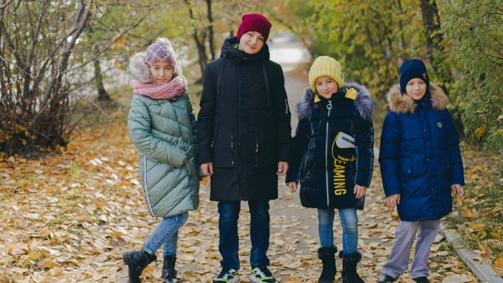 Зимняя одежда, пуховики и шапки для детей и подростков поступили в «Угловой»