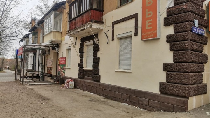 Предприниматель убрал незаконную пристройку на тротуаре по улице Угданская в Чите