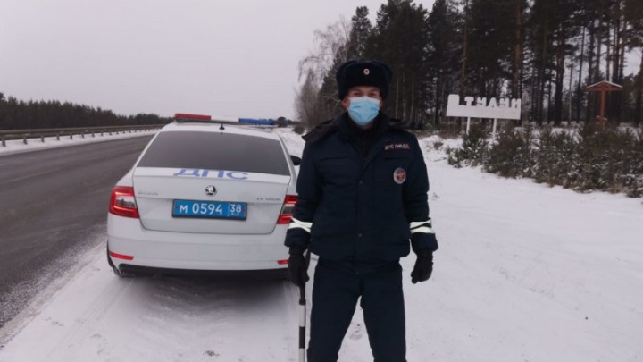 Полицейские в Тулунском районе спасли дальнобойщиков, чуть не замёрзших в новогоднюю ночь