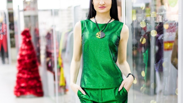 Новогодние платья с гипюром и сверкающими пайетками поступили в магазин Defile в Чите