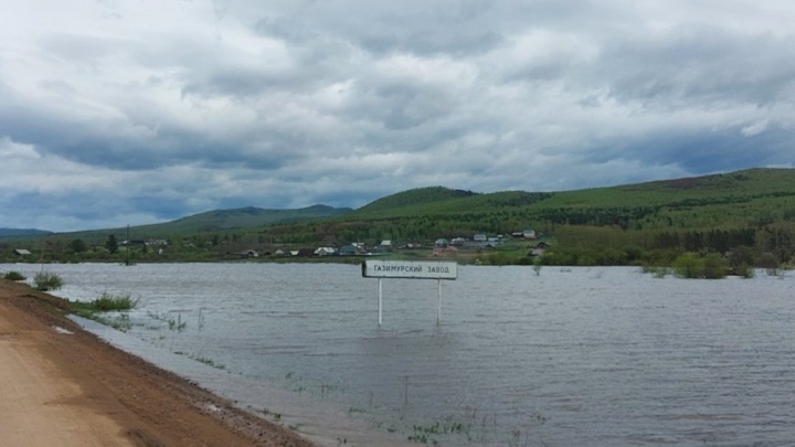 Река Газимур начала затапливать село Газимурский Завод в Забайкалье