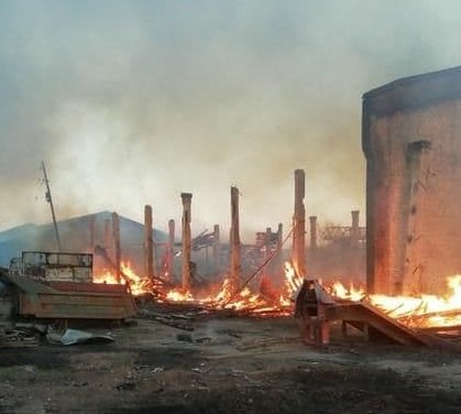Гараж с шестью машинами сгорел в Братске