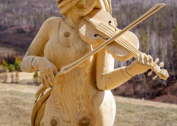 Фестиваль деревянных скульптур в «Парусе»