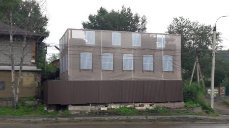 Власти ограничили доступ в сгоревший дом-памятник на ул. Баррикад в Иркутске