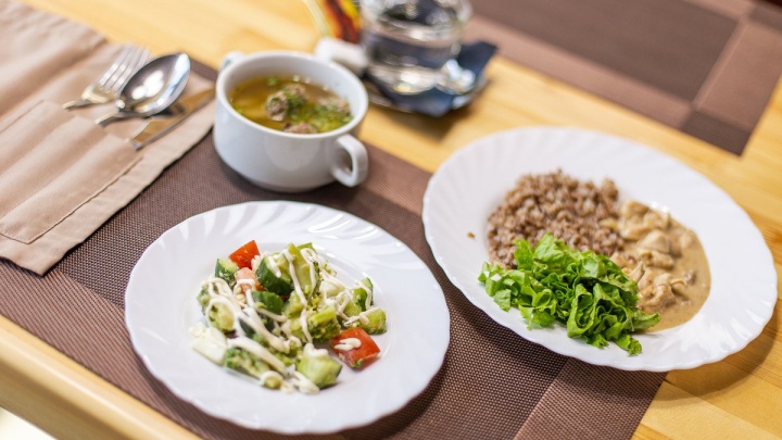 Бизнес-ланчи от 250 р. из 3 блюд на выбор появились в ресторане «Колбаста» в Чите
