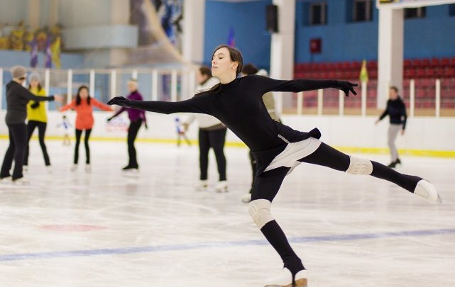 Читинский клуб «Виражи» в Ледовом дворце обучит взрослых фигурному катанию на коньках