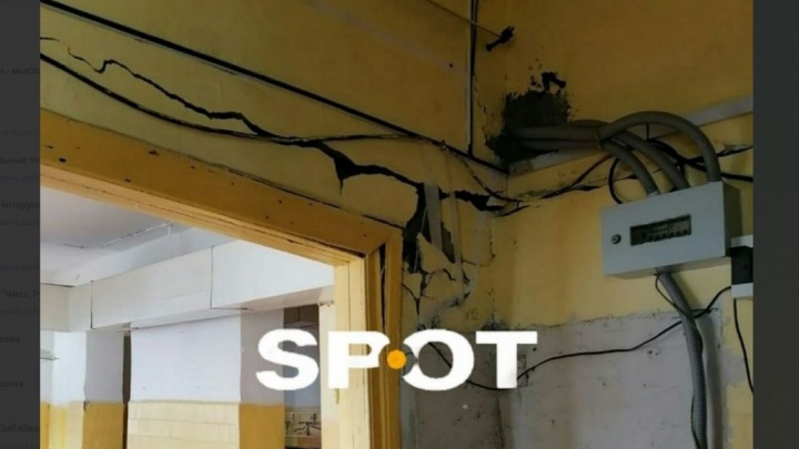 Жители села Забайкалья опасаются за жизни детей из-за аварийности стен местной школы