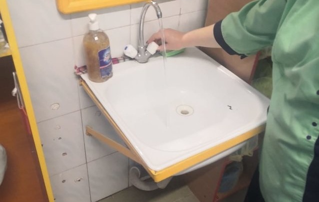 Замглавы минздрава проверил дом ребёнка в Атамановке, где отключали воду из-за аварии