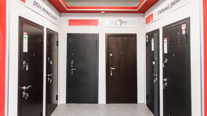 Салон «Доступные окна и двери» в Чите до 30 ноября бесплатно установит входные двери