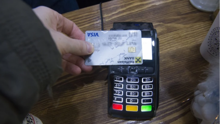 VISA и MasterCard останавливают деятельность в России