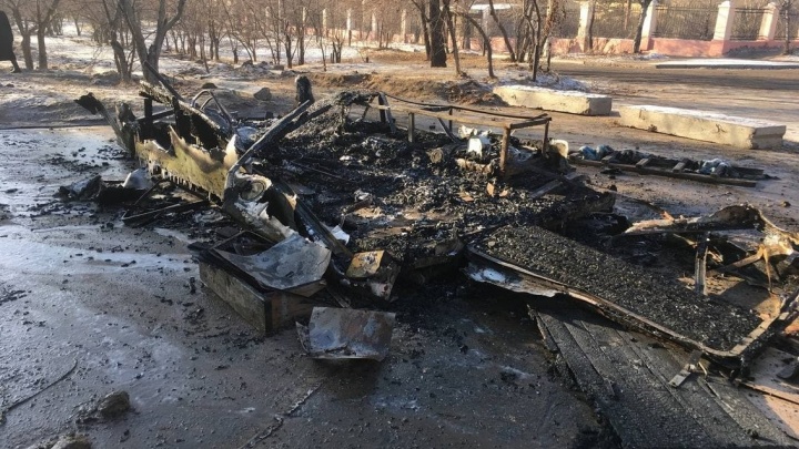Строительный вагончик выгорел в центре Читы дотла – владельцы не установлены