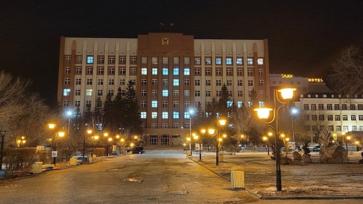 Букву Z нарисовали светом из окон на здании правительства края в Чите