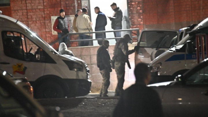 Вооружённый мужчина захватил и более 5 часов удерживал ребёнка в Чите. Что известно?