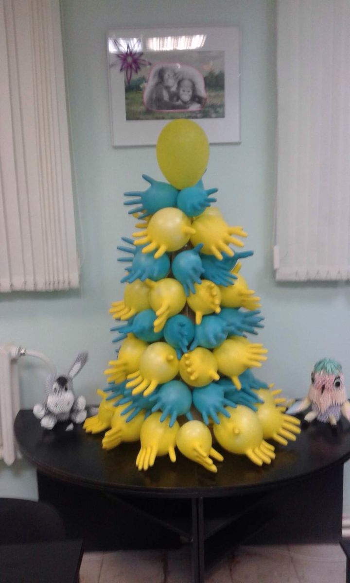 Как сделать новогоднюю елку из шаров своими руками? Инструкция и фото готовых решений