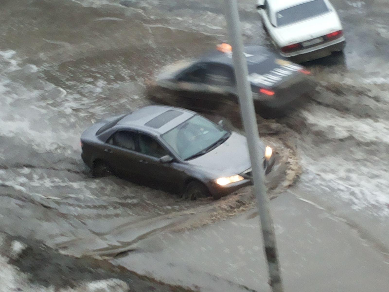 Екатеринбург цвета грязи: подборка фото из города, на который забили  коммунальщики - 28 марта 2016 - Е1.ру