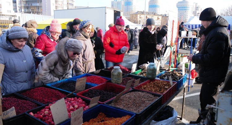 Ярмарка екатеринбург сегодня. Зимняя сельхозярмарка. Ярмарка Екатеринбург. Ярмарка выходного дня Екатеринбург. Сельхоз ярмарка на площади 1905 года Екатеринбург.