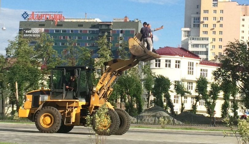 Салат из ковша трактора