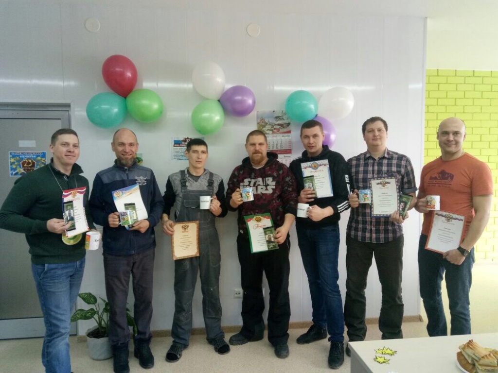 Получатели подарков довольны и бесконечно рады грядущим выходным Получатели подарков довольны и бесконечно рады грядущим выходным