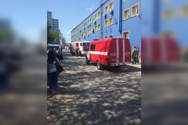 Накануне в торговом центре «Караван» произошло возгорание, работало МЧС Накануне в торговом центре «Караван» произошло возгорание, работало МЧС