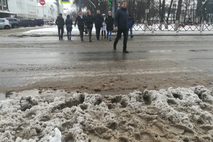 Ярославцы жалуются на плохую уборку дорог и тротуаров Ярославцы жалуются на плохую уборку дорог и тротуаров