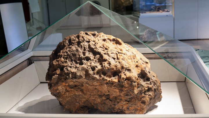 Пропажа осколка метеорита из музея переросла в дело против челябинского геолога