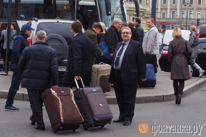 Зампрокурора Петербурга Эдуард Артюхов (справа)