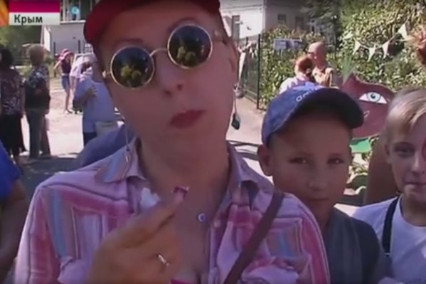 Яна Дашкевич съела полкило лука за семь минут Яна Дашкевич съела полкило лука за семь минут