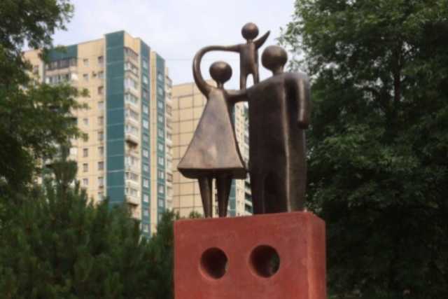 Ростовчанин просит установить памятник семье
