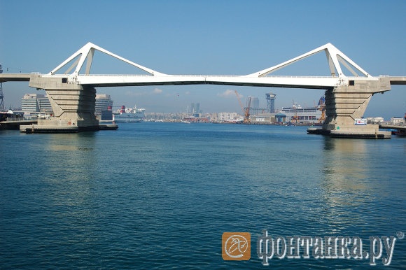 Барселонский La Porta d\\\\\'Europa, по чертежам которого сделан петербургский мост