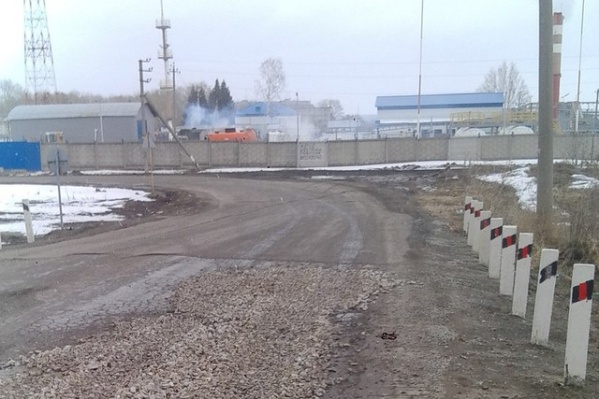 В этом году этот железнодорожный переезд и три улицы в Новосинеглазово закатают в асфальт В этом году этот железнодорожный переезд и три улицы в Новосинеглазово закатают в асфальт