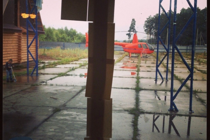 Летчики прокомментировали посадку воздушного транспорта на автопарковке Летчики прокомментировали посадку воздушного транспорта на автопарковке