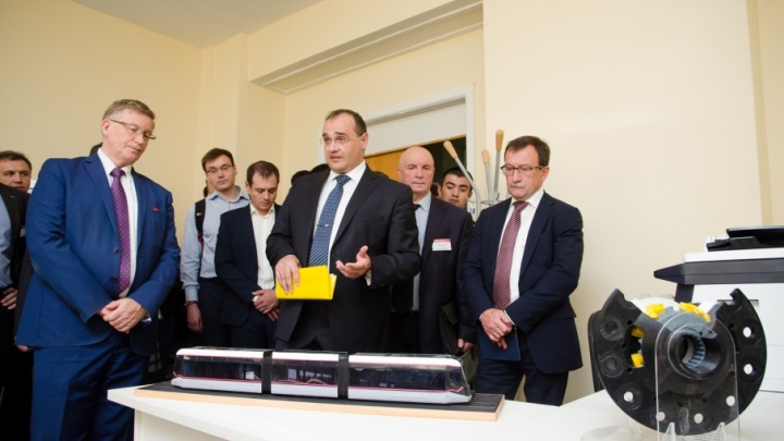 На открытие центра компьютерного инжиниринга ЮУрГУ прибыл вице-президент корпорации Siemens