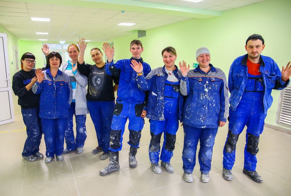Работники «Треста №14» с радостью и гордостью завершают отделку в здании школы Работники «Треста №14» с радостью и гордостью завершают отделку в здании школы