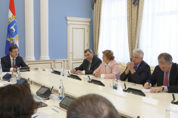 Азаров провел совещание с депутатами Госдумы от Самарской области Азаров провел совещание с депутатами Госдумы от Самарской области