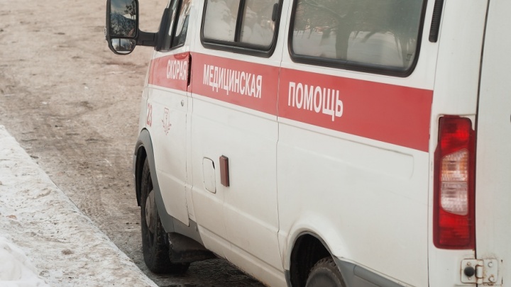 На Южном Урале автомобилистка без прав разбила чужой Mercedes, вылетев в кювет