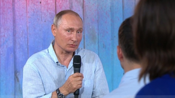 Путин рассказал фэшн-дизайнеру из Ярославля, как утром выбирает одежду