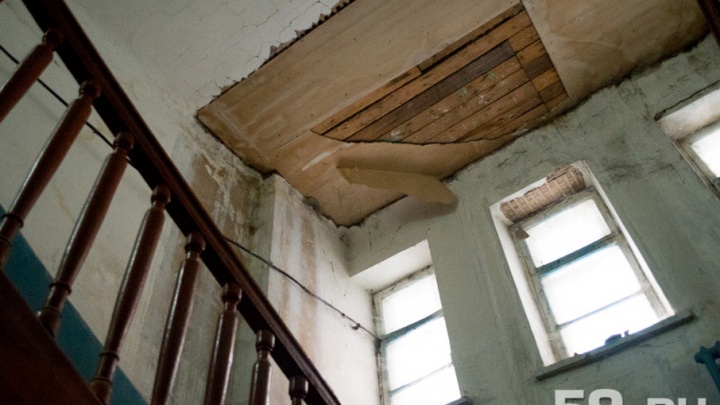 В Перми обрушился потолок в жилом доме
