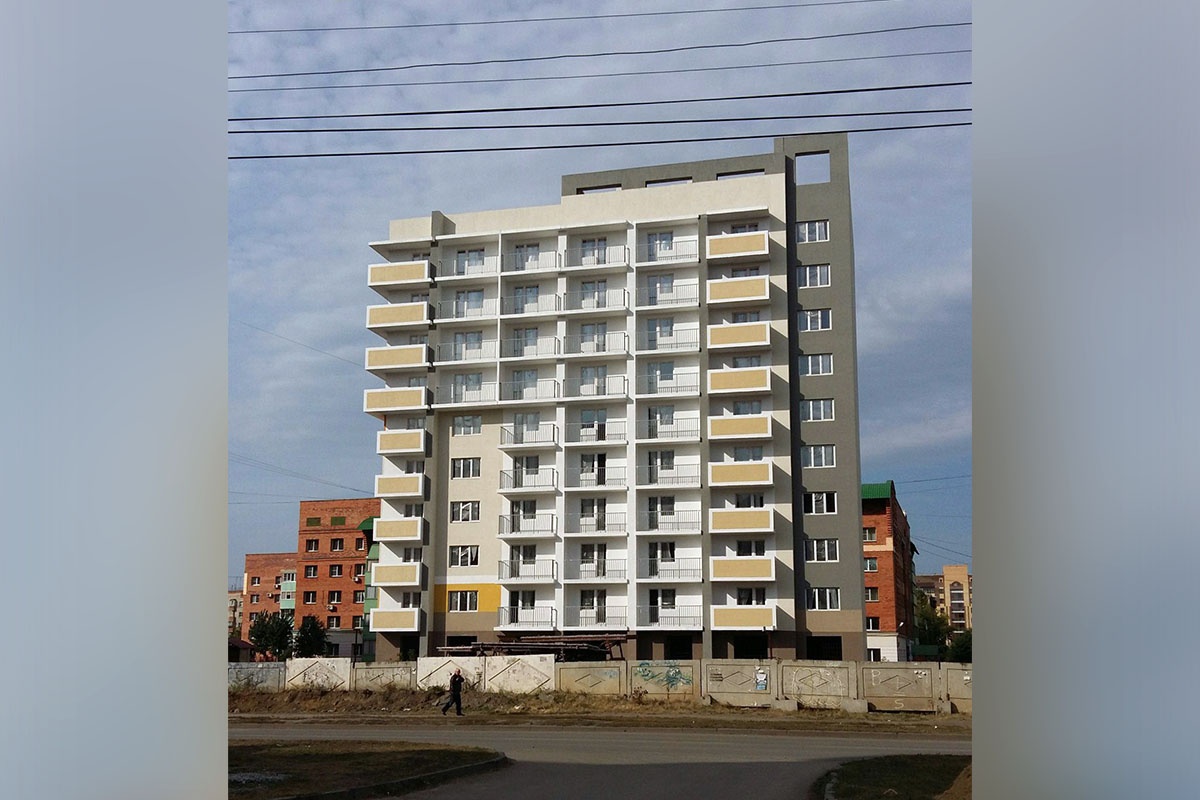 По словам дольщиков, стройка на доме № 25 по Коммунистическому проспекту стоит с октября 2017 года